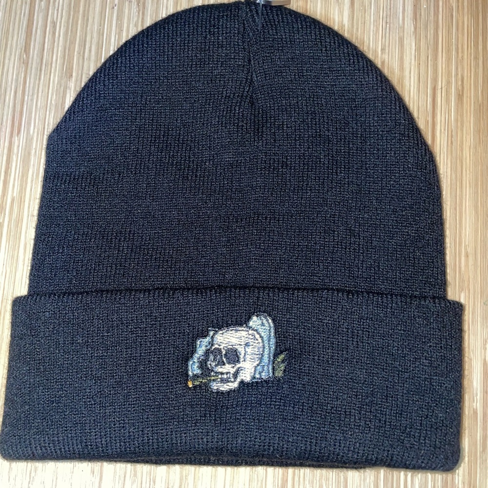Beanie smoking skull